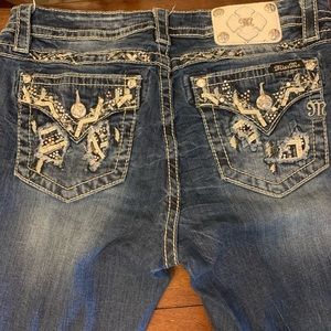 Miss Me jeans size 30, great condition. Boot cut, great detail on pockets!!